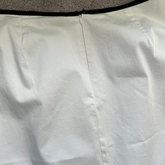 Style & Co. 20W White Skirt with Decorative Flower - Picture 3 of 7